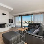 Luxury Penthouse Cosmacendi